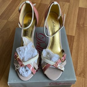 Brand: Delicious, 6 1/2, Colors: Mauve Combo and Turquoise Combo.